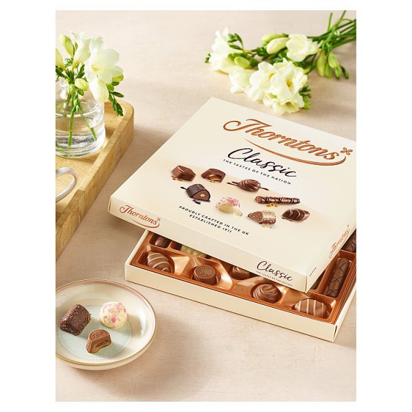 Thorntons Classic Collection Milk, Dark & White Chocolate Gift Box 262g Pack size: Case of 6